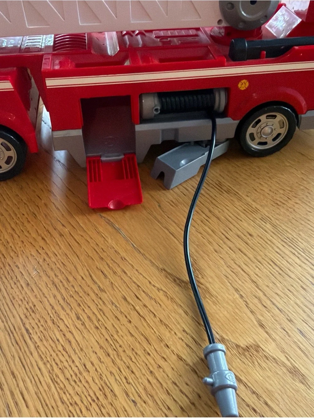 Paw Patrol Fire Truck Ultimate Rescue Fire Truck works great